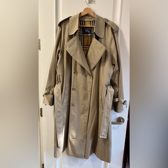 Vintage Burberry Tan Trench Coat with Wide Lapels and Belt - Main Image